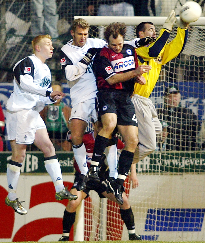 From 2003. Wonder if the sweats keep his leg muscles warm and allow him to reach his peak elevation when jumping. Photo via AP